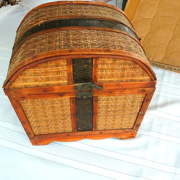 Vintage SMALL PIRATE TREASURE CHEST Tropical Home Nautical Décor 9.5" x 7" x 8". - Picture 1 of 13